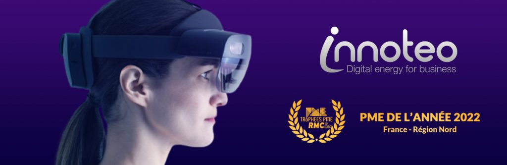 Visuel de présentation d'innoteo avec logo, trophée PME de l'année 2022 et photo d'une femme portant un casque HoloLens 2